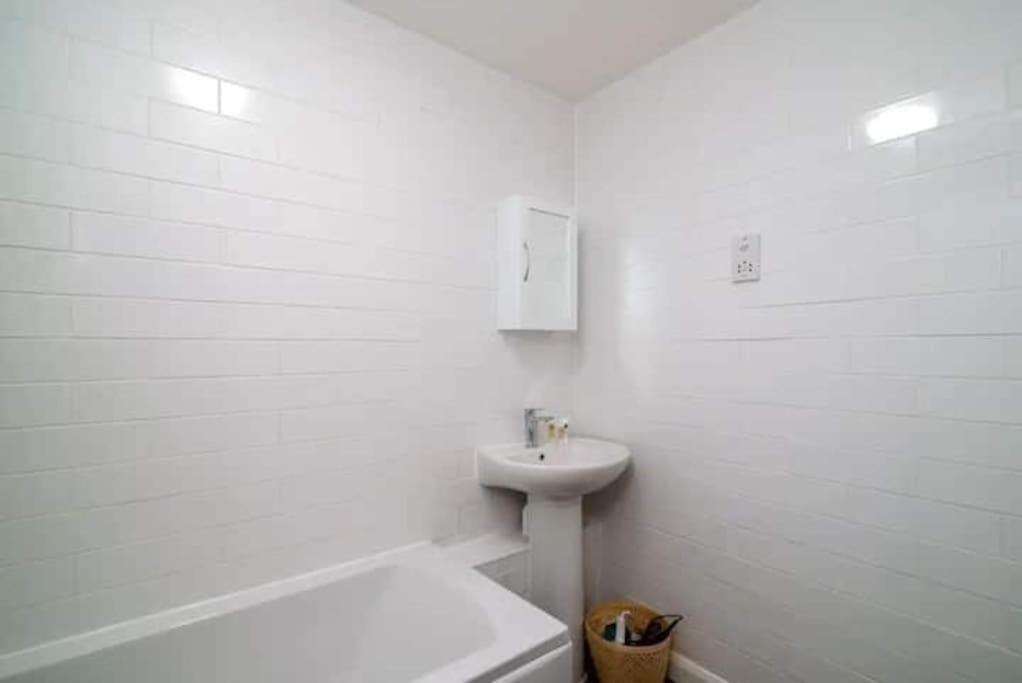 Quiet 4 Bedroom House Between Camden & Kings Cross Holiday home London